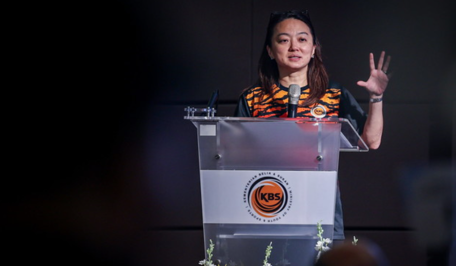 Menteri Belia dan Sukan, Hannah Yeoh ketika berucap merasmikan KBS Masters Games 2025 / BERNAMA